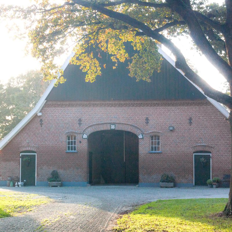 Vakantieboerderij_vooraanzicht_herfst